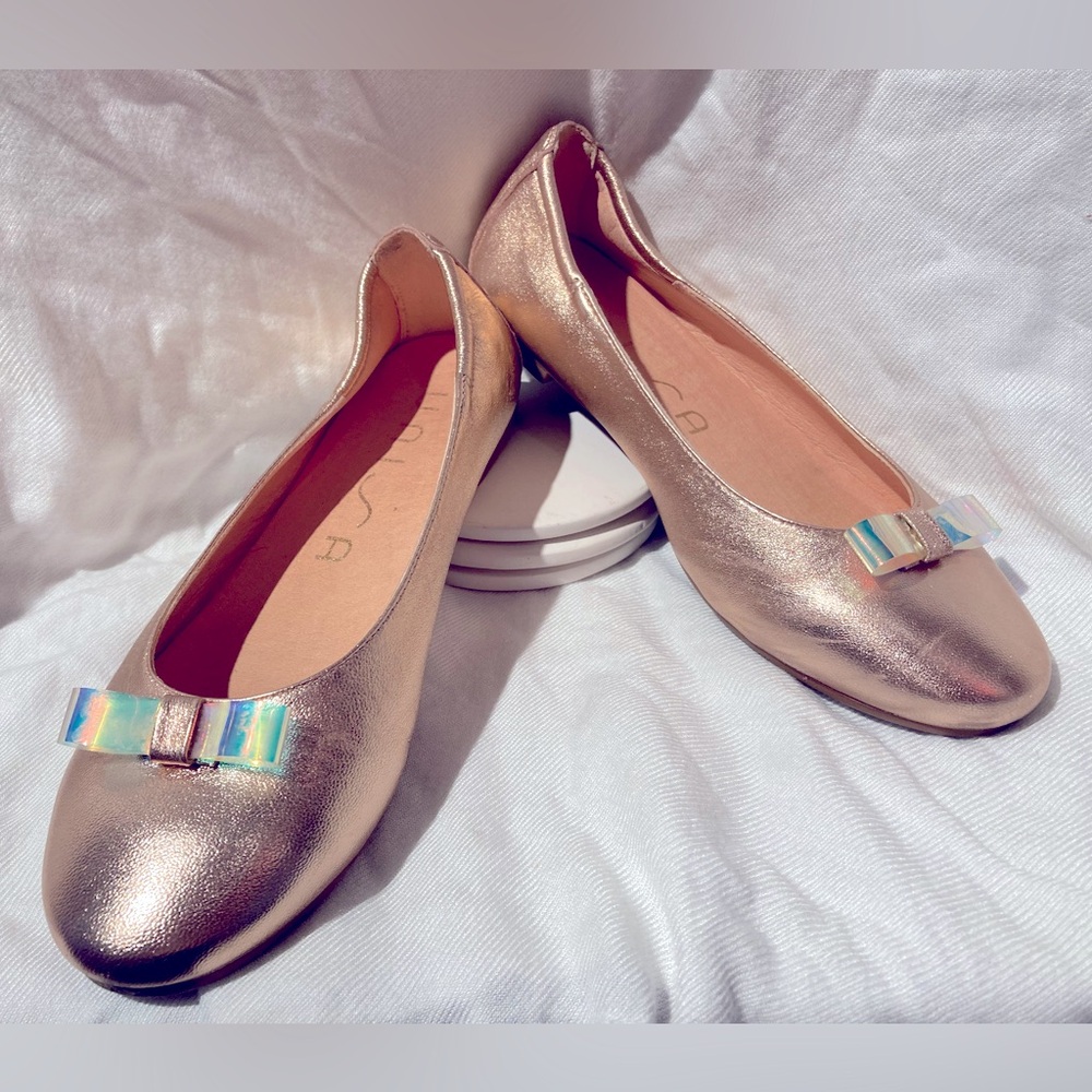 Unisa Rose Gold Flats, Iridescent Bow Accents,Women’s sz 35/US 5